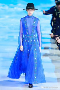 蒙古族元素閃耀T臺 傳統(tǒng)服飾驚艷中國國際時裝周